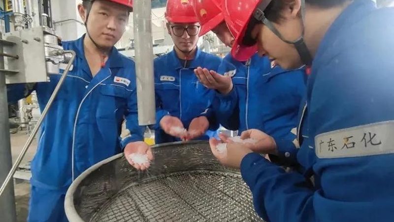 广东消泡剂厂家定制：揭秘消泡剂在化工生产中的应用与选择**